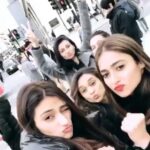 Ileana D’Cruz Instagram – Throwback to these crazies 😝 miss you guys!!! @sanamratansi @athiyashetty @priyangis ♥️
#throwback #mubarakan #crazies #londondiaries