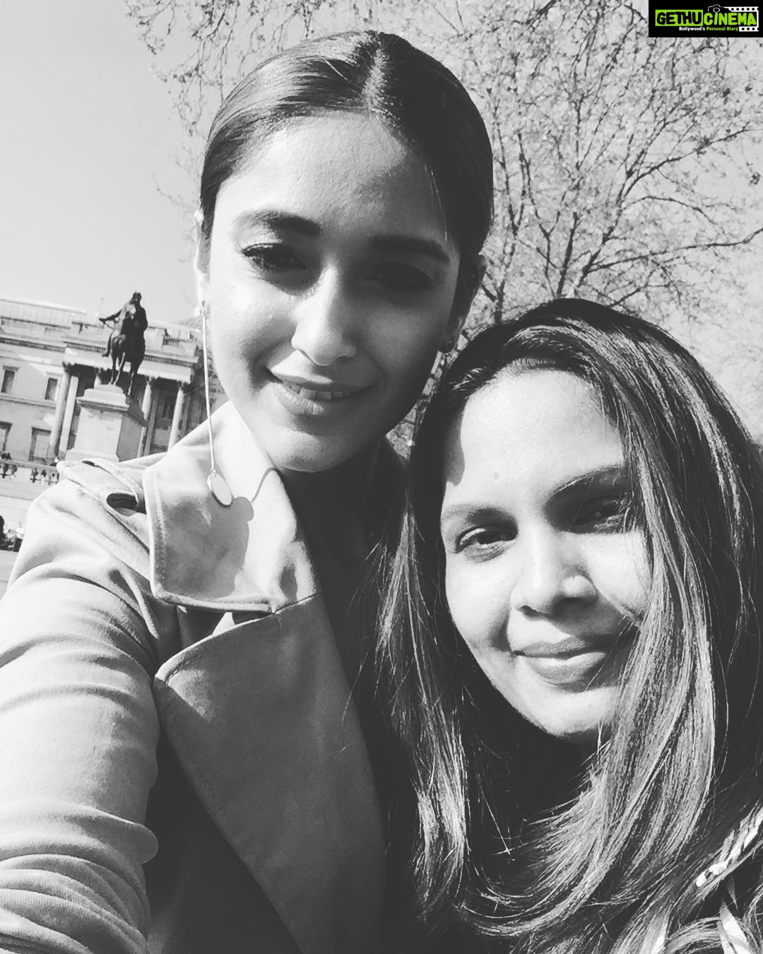 Ileana D'Cruz Instagram - Happy Happy Birthday my darling Sheetal!!! You bring such happiness and joy to my life and I’m so glad I got to work with you...I hope we do many many more films together...don’t ever change!!! ♥️♥️♥️