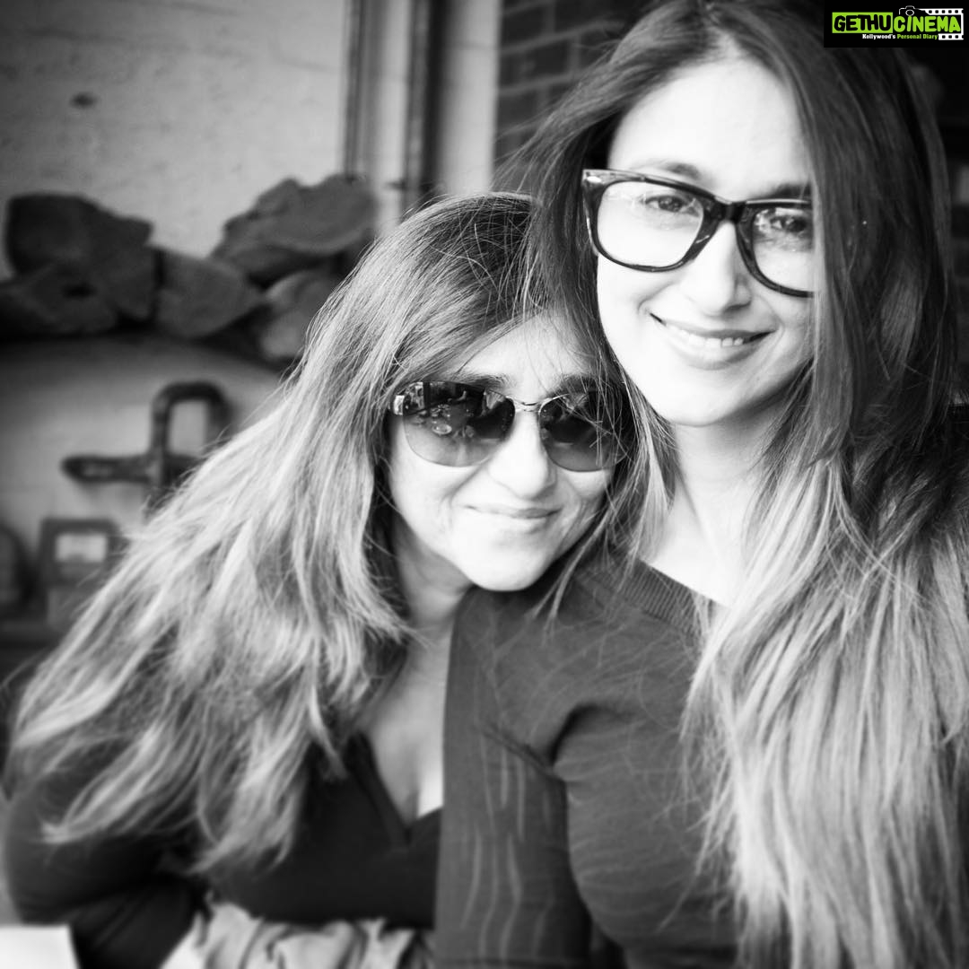 Ileana D'Cruz Instagram - Like mother, like daughter ♥️ #mamasgirl #majormissing #mamasarethebest #mamabear 📷: @andrewkneebonephotography