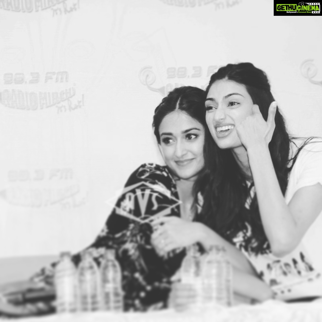 Ileana D'Cruz Instagram - This one. ❤️👭 #squishy