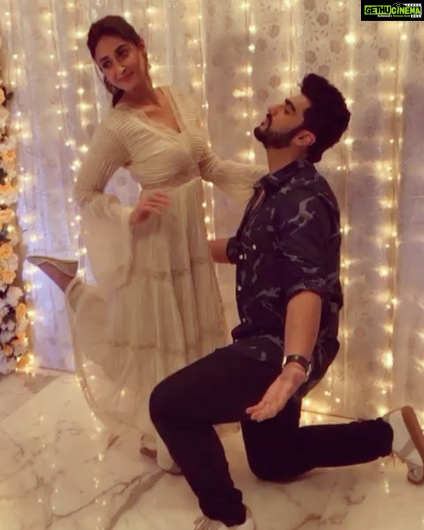 Ileana D'Cruz Instagram - Eh Lo! Aapka Karan aka Charan aka Arjun 🤓 @arjunkapoor #mubarakan