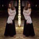 Ileana D'Cruz Instagram - Romantic date nights in Fiji ❤️ Styled by @sanamratansi Top @srstore09 Pants @flirtatious_india Rings @forever21 Shoes @hm Makeup & hair @divyachablani Photo by @andrewkneebonephotography #lookoftheday #lategram Fiji Marriott Resort Momi Bay