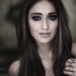 Ileana D’Cruz Instagram – The moment @avigowariker caught me flirting with his camera 😏
Makeup: @divyachablani 
Hair: @sheetalfkhan 
Styling: @sanamratansi 
#Repost @avigowariker
・・・
#PostPackUpShot after the #Mubarakan photoshoot with the very beautiful @Ileana_official. Fun shoot with a super glam quotient! Mehboob Studio