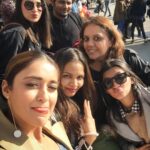 Ileana D’Cruz Instagram – The faces who make me happy and make work seem like a breeze ❤ #team #mysquadisbetterthanyours #squadgoals #happyness Trafalgar Square