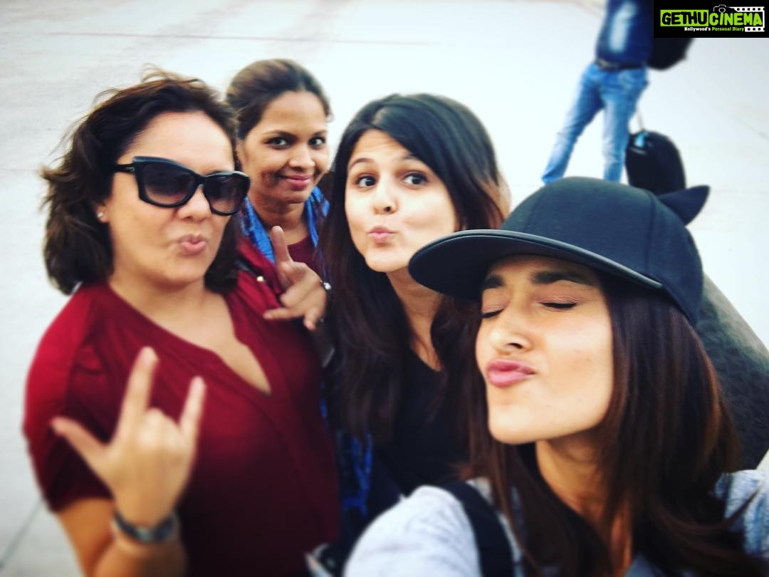 Ileana D'Cruz Instagram - Girlies got their game face on! πππΌππΌ #Mubarakan ready!!! Chandigarh International Airport