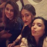 Ileana D'Cruz Instagram - First thanksgiving dinner involved a lot of selfies!!!!! 😛😘 #thanksgiving #butfirstlemmetakeaselfie #forgetturkeywegotstuffed #dindin