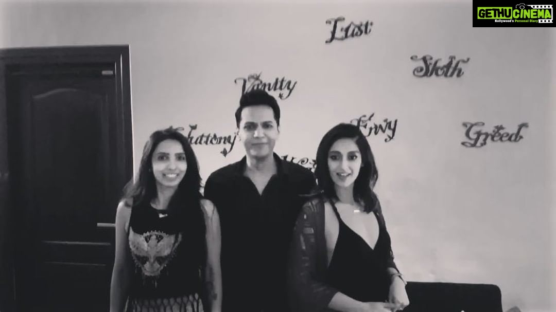 Ileana D'Cruz Instagram - Us summed up in one boomerang 😂 these two @pvijan @raj.82 ❤️ #madhatters #boomerangfirst #shimmylikeumeanit