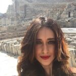 Ileana D'Cruz Instagram - Putting this up on the insistence of @pvijan 😉😘 @divyachablani @sheetalfkhan thank u making me look lovely 😍❤️ #ephesus #ancientcity #turkeydiaries #nofilter Ephesus Ancient City