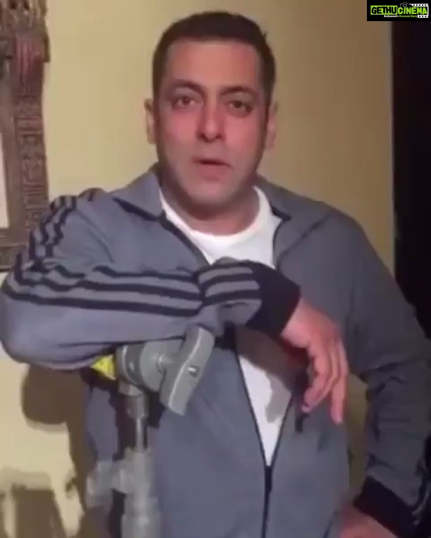 Ileana D'Cruz Instagram - From one Sultan to the other! Thank you @beingsalmankhan ❤️ #Repost @rustommovie ・・・ Here's @beingsalmankhan telling us which movie to watch on this 12th August. #10DaysToRustom @akshaykumar @ileana_official @egupta @zeestudiosofficial @kriarj.entertainment @zeemusiccompany