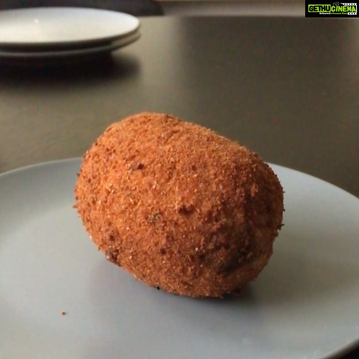 Ileana D'Cruz Instagram - That moment when u finally make scotch eggs right! Boom baby!!! @chefkelvincheung u'll like this 😛 #scotchegg #nofrickinfilter #gorgeousness #foodie #satisfaction #wannabechef #livetoeat #lovetoeat #egghead