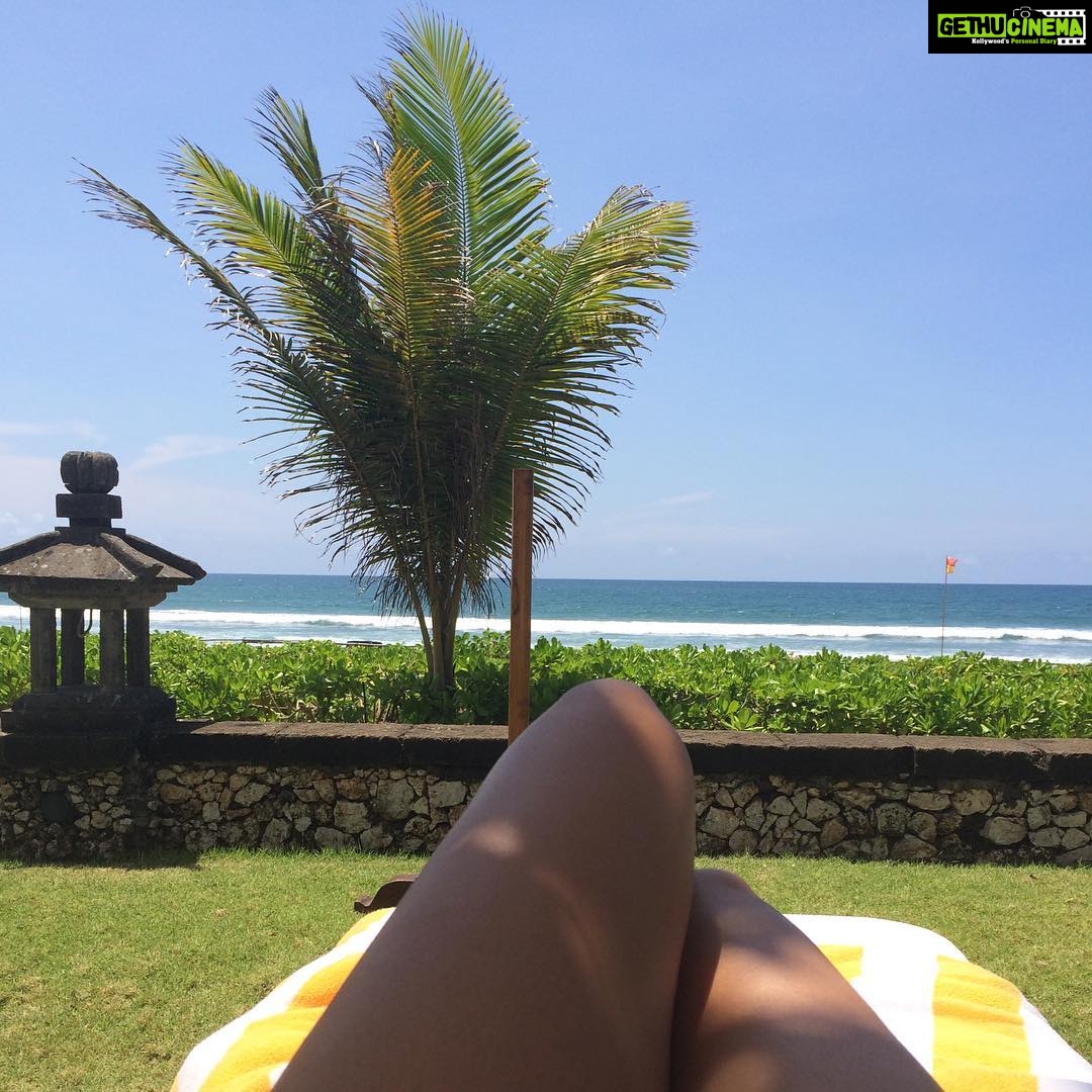 Ileana D'Cruz Instagram - Ahhhhhh that view 😍😍😍 #fbf #bali #needtogetmybumtoabeachasap #beachbum #nofilter The Oberoi Beach Resort, Bali