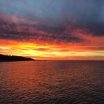 Ileana D'Cruz Instagram - What a dramatically stunning sunset!!! And what a year it's been!! Grateful I could be with my family at this time 🙏🏼 wishing u all love, happiness and I hope u're spending ur time cherishing every moment with the ppl who truly matter ❤️ #happynewyear #sunseasky #absoluteheaven #beachbum #familytime #nofilter Mornington Peninsula