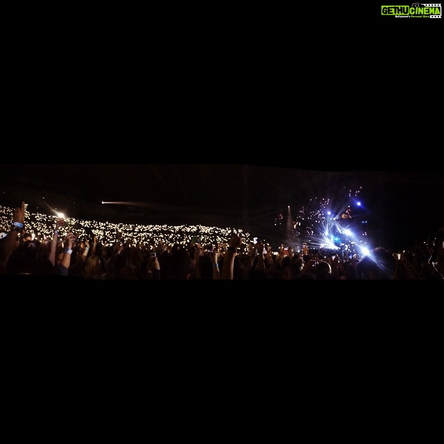 Ileana D'Cruz Instagram - Just one big spotlight and thousands of fans lighting up the beautiful Rod Laver Arena last night, Ed Sheeran was truly spectacular!!! @team_anouconcept I was amazed at how organised the concert was!! Made the experience of watching @teddysphotos perform live so much more enjoyable!