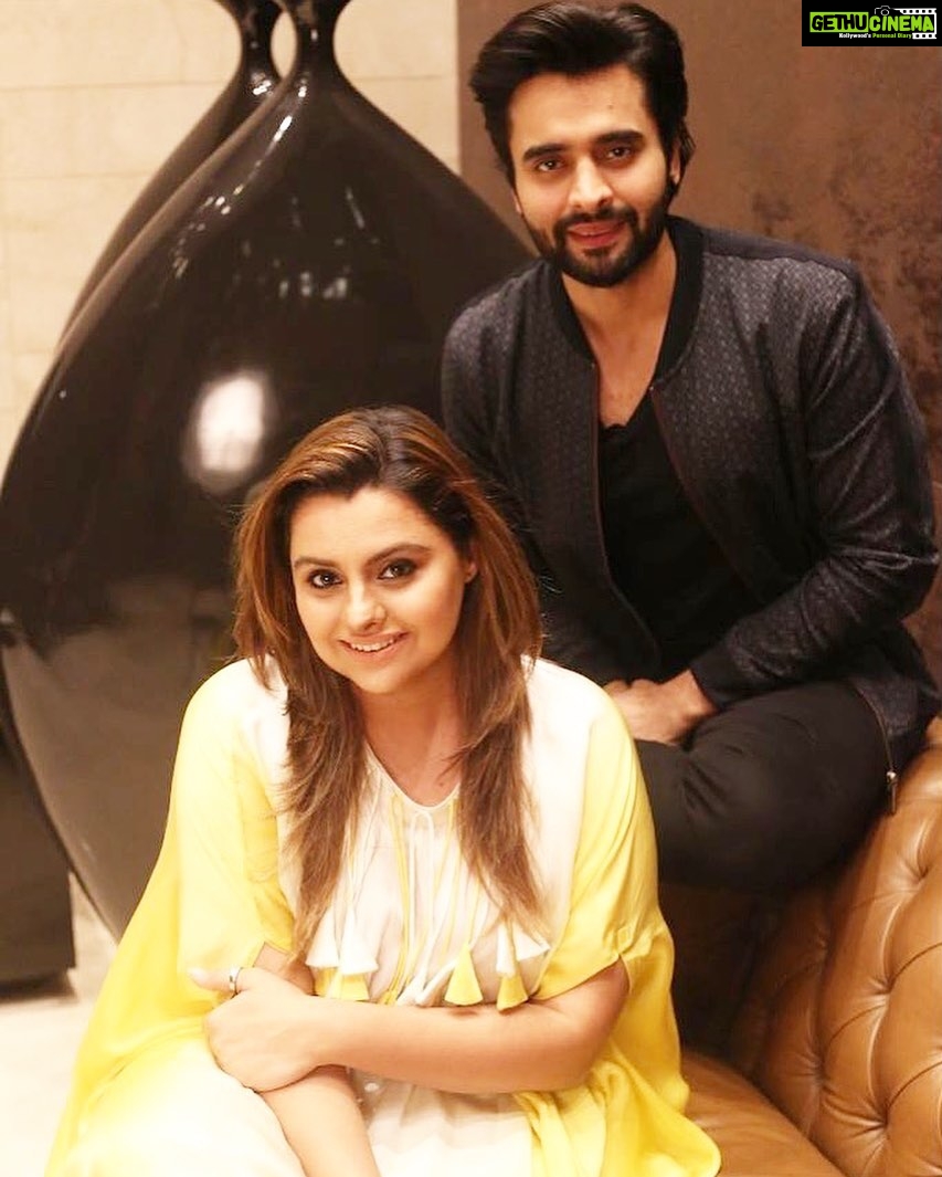 Jackky Bhagnani Instagram - Happpy happy birthday to the family’s most favourite child !! You have been my go to person since day 1 literally. I am extremely thankful and blessed to have a sister like you. Hatts off to you for effortlessly managing everything with so much ease and love. I promise to always have your back, and I know you have mine. Love you to the mooon and back ♥️ @deepshikhadeshmukh