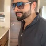 Jackky Bhagnani Instagram - The Chef for today- हम खुद Yes, I can make decent dosa’s 😉 #Dosawala #QuarantineLife