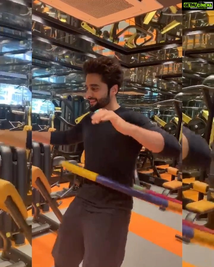 Jackky Bhagnani Instagram - #Kasrat everyday is a lifestyle. @akshaykumar Sir, you have been an inspiration always when it comes to fitness and healthy living. I am trying my bit, next time will try this with #BellBottom 😉