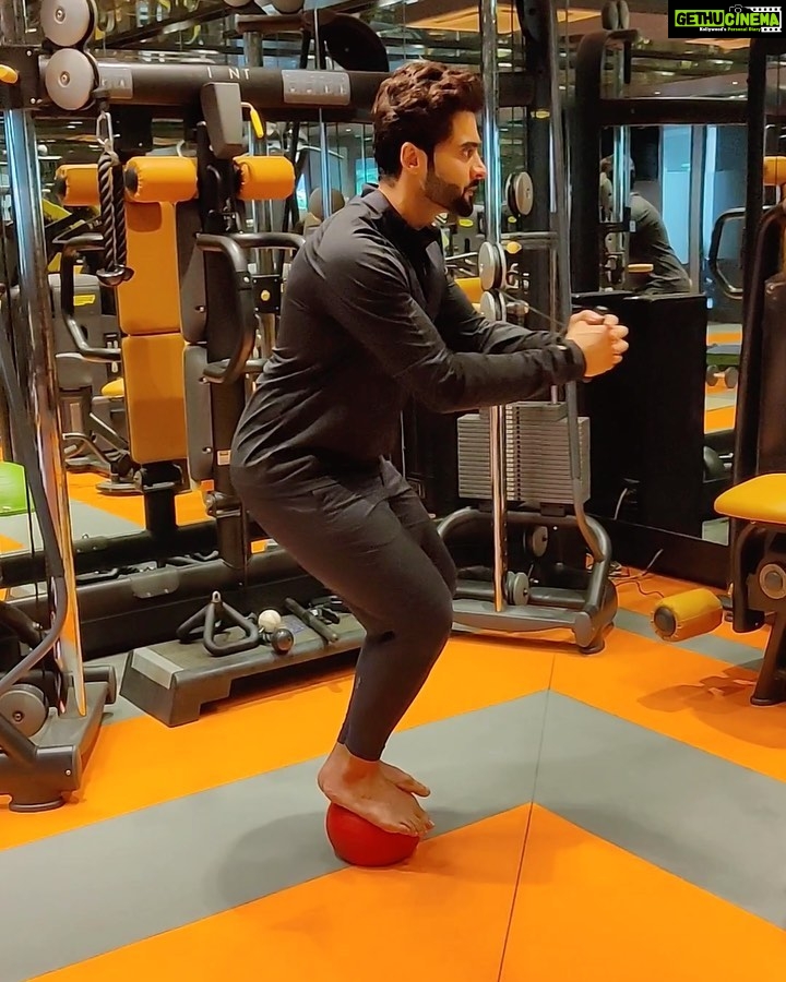 Jackky Bhagnani Instagram - “If this is something you wanna do, and if this is something you gotta do, then you do it. Fighters fight.” ~ Rocky Balboa #determination #lifegoals #inspiration #fitnessmotivation #lifemotivation #kasrat