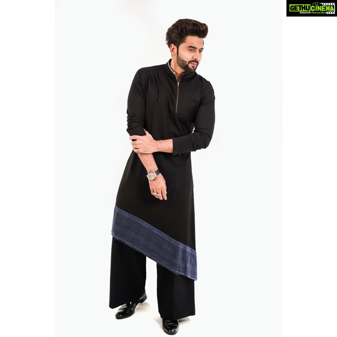 Jackky Bhagnani Instagram - I think in black . Hair by: @iamjavedsheikh P.c: @ahujasailesh @the_unsung_artist