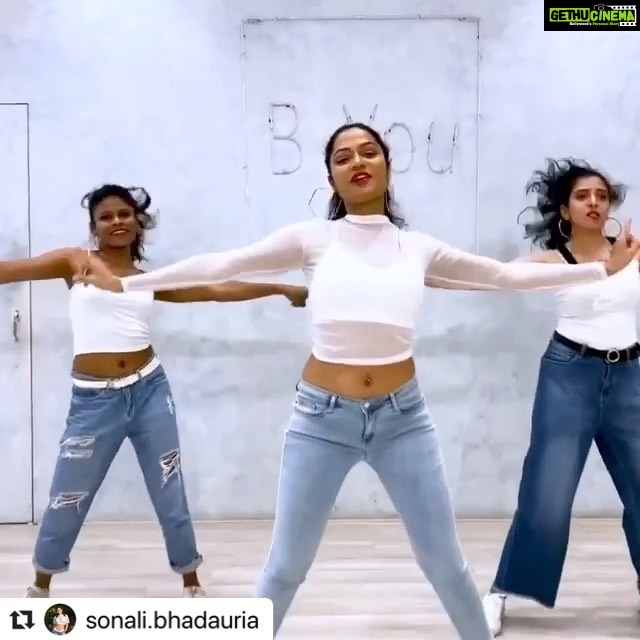 Jackky Bhagnani Instagram - Simply amazing š @darshanravaldz @prakritikakar @dj.lijo @djchetas @sarah.anjuli. @beingmudassarkhan . #Repost @sonali.bhadauria ć»ć»ć» Hereās a cute n fun dance routine on this really cool track AA JAANA by @darshanravaldz š Watch the full video on my YouTube channel, link in bio. Choreography: @sonali.bhadauria Ft. @saurabh_yadavv @ashadsouza00 @pooja_parmar095 Shot & edited by @ohmygosh_joe @jackkybhagnani @dj.lijo @djchetas @prakritikakar @sarah.anjuliĀ @jjustmusicofficialĀ @beingmudassarkhan @xxlstudioworks #new #dancecover #bollywood #bollyhop #dance #bollywooddance #dancerlife #dancer #choreographer #sonalibhadauria #livetodance #livetodancewithsonali #saurabhyadav #darshanrawal #song
