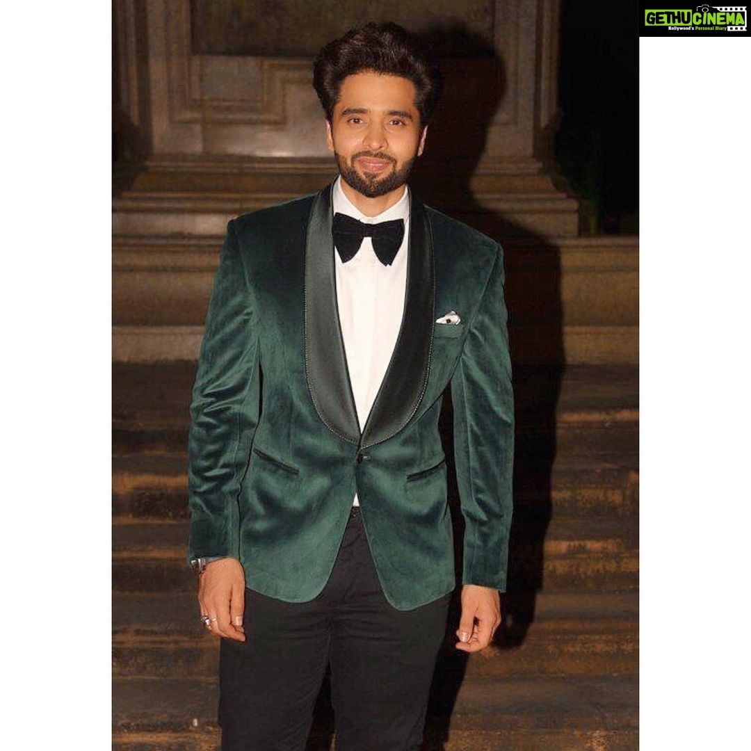 Jackky Bhagnani Instagram - Suit up!! . Outfit by - @deepakparwani Picture courtesy - @manav.manglani