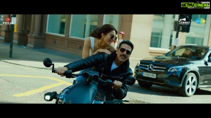 Jackky Bhagnani Instagram - Tere yaar bathere ne Mera tu hi ae bas yaara ππ»πΊπ» Sakhiyan2.0 out now @akshaykumar #VashuBhagnani @_vaanikapoor_ @tanishk_bagchi @maninderbuttar @zarakhan @babbu11111 @saregama_official @iamhumaq @larabhupathi @ranjitmtewari @deepshikhadeshmukh @onlyemmay @madhubhojwani @nikkhiladvani @emmayentertainment @pooja_ent @aseemarrora #ParveezShaikh