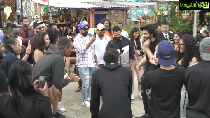 Jackky Bhagnani Instagram - @iam_dytto and I grooving on the sets of #Choodiyan with the very peppy cast and crew! We can totally do a dance off. What do you think?😉 @jjustmusicofficial