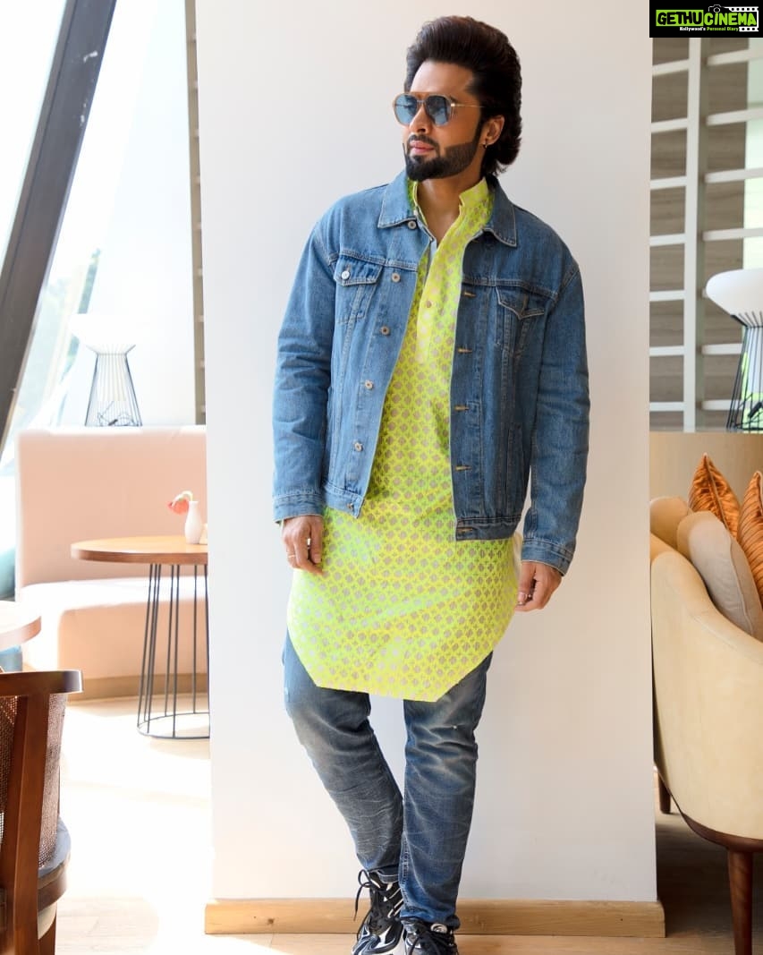 Jackky Bhagnani Instagram - 💚🙋♂️ . . Textured neon kurta: @deepakparwani Jeans: @diesel Shoes: @fila Denim jacket: @calvinklein Styled by: @rishabhk24 Assisted by: @mallaikaa07 📸 @mohit_essence