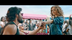 Jackky Bhagnani Instagram - A sneak peak of what #Choodiyan's video is all about - Colour, fun & alot of dance. #StayTuned @jjustmusicofficial @gaana @tanishk_bagchi @devnegilive @aseeskaurmusic @beingmudassarkhan @shabbir_ahmed9 @adilafsarz @iam_dytto