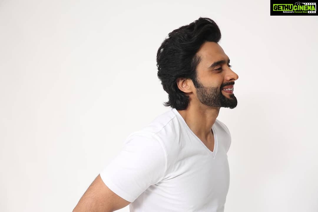 Jackky Bhagnani Instagram - "To live is to be musical, starting with blood dancing in your veins. Everything living has a rhythm. Do you feel your music?"- Michael Jackson Something absolutely exciting coming up in 30mins - #StayTuned🙂