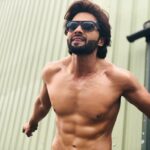 Jackky Bhagnani Instagram - You have got only three choices in life. Give Up, Give In or Give It All You’ve Got! #SweatItOut #NoExcuses #NoPainNoGain #kasrat