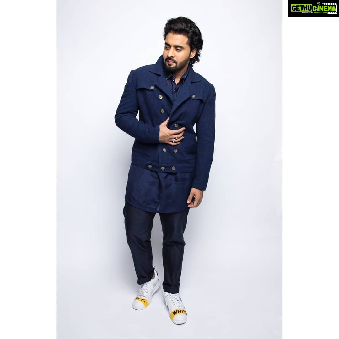 Jackky Bhagnani Instagram - Style never goes out of style! Outfit by - @kunalaniltanna Shoes - @nike x @off____white Styled by - @rishabhk24 with @mehakk2610 @mutatingframes #gq100bestdressed #GQ #Ootn #mensfashion #manwithstyle #manwithclass