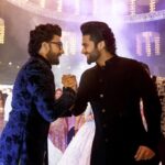 Jackky Bhagnani Instagram - @ranveersingh You are an epitome of energy and a complete powerhouse. You always perform as if there is no tomorrow. kya baat hai ;) its always sooo lovely to meeet you. 🤗 #majorthrowback #delhiwedding #gullyboy #themainman #sindhibrothers