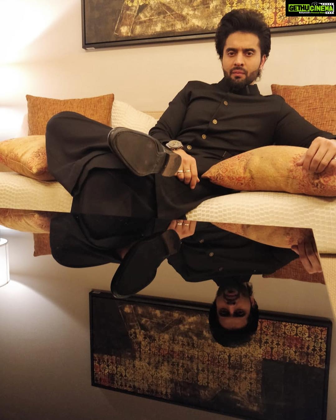 Jackky Bhagnani Instagram - Good is not enough, you’ve got to be great.. Outfit courtesy: @shantanunikhil #sundaymood #sundaystyle