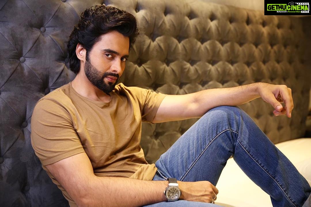Jackky Bhagnani Instagram - The look you give to mid week blues 🤘#wednesdaywisdom #midweekblues #wednesdayvibes