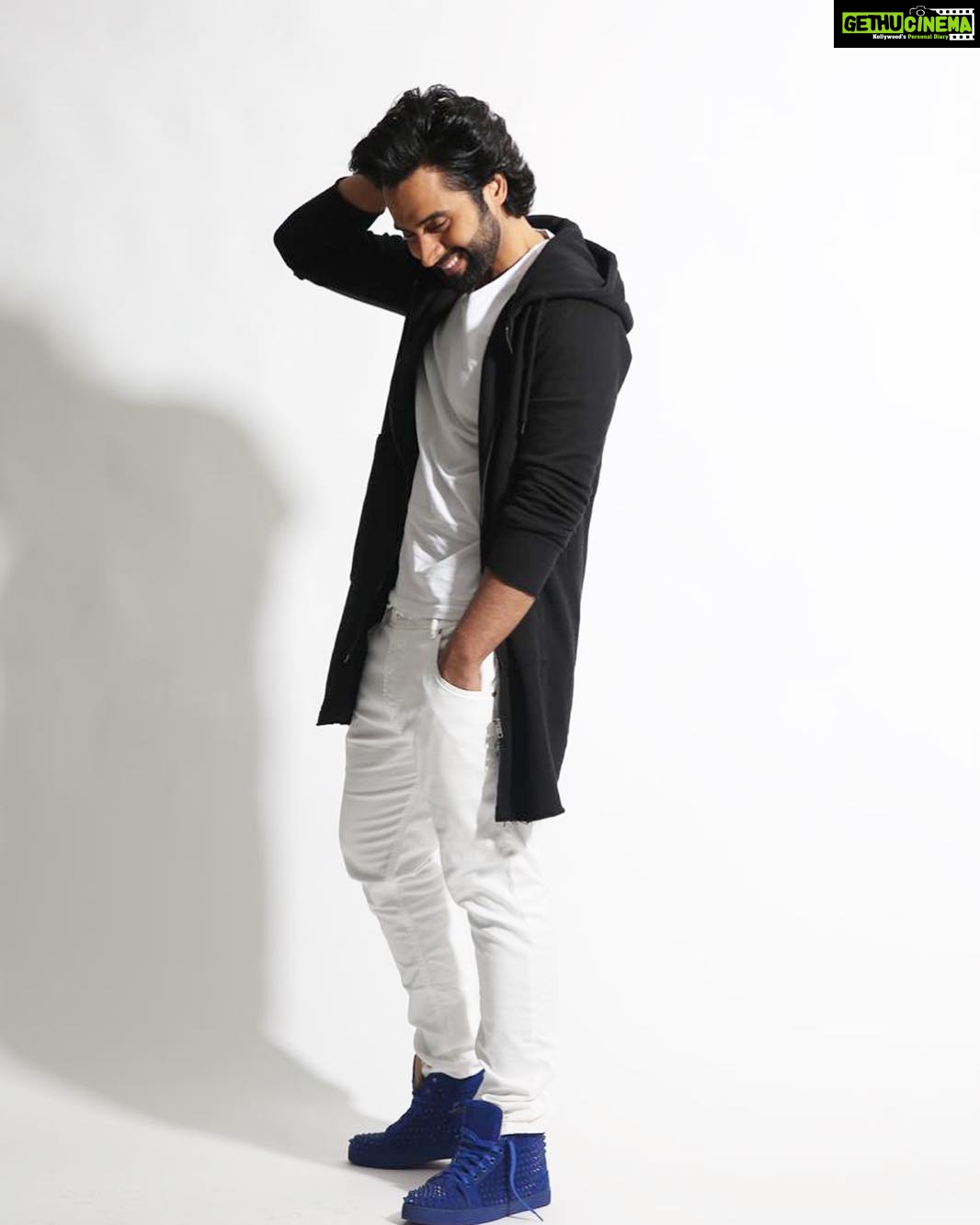 Jackky Bhagnani Instagram - Perfection is boring, getting better is where all the fun is 🤘#mondaymotivation #mondayhustle