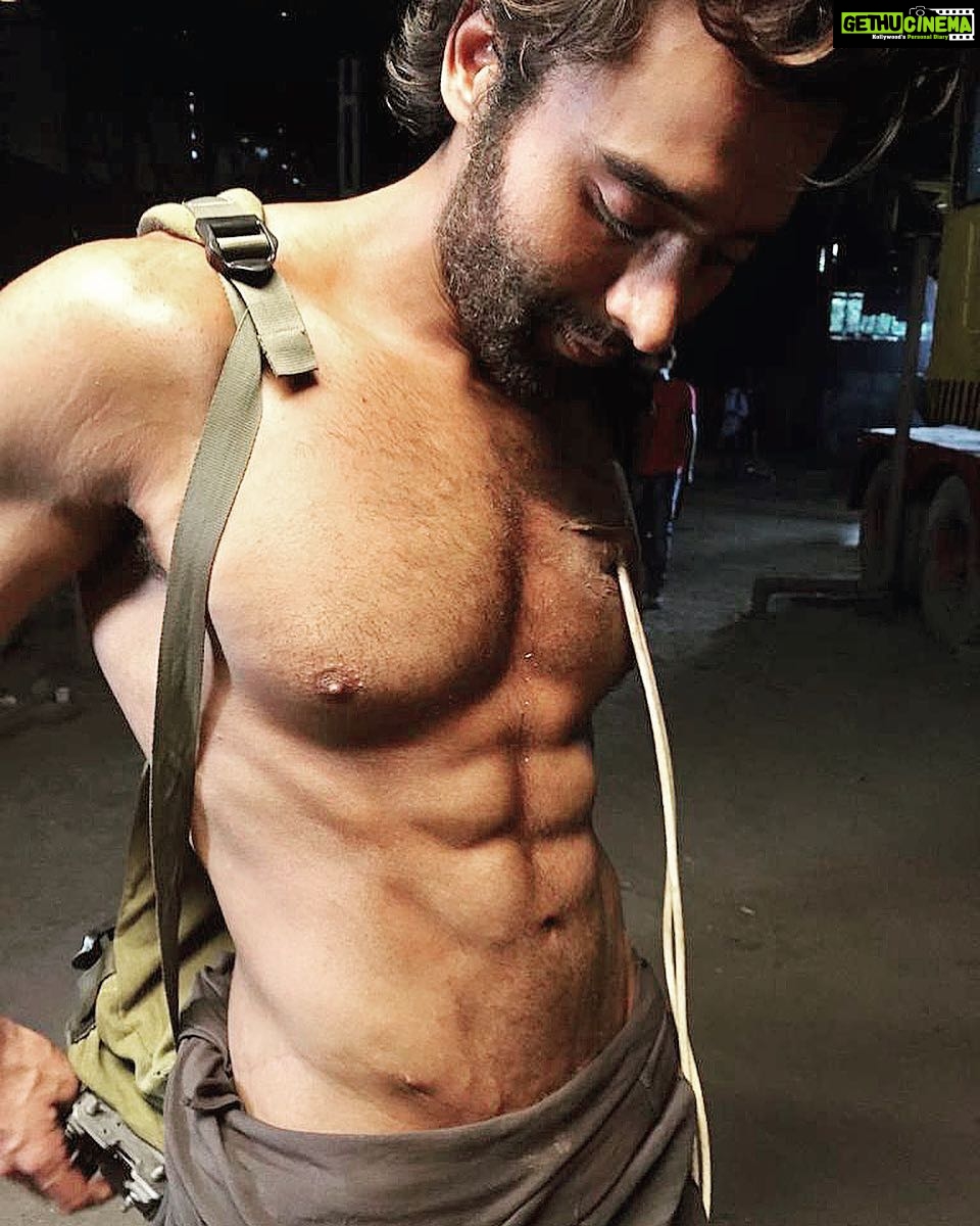 Jackky Bhagnani Instagram - Make your body the sexiest outfit you own.! ππ . . . . . . . . . . #throwback #fitnessgoals #workhard #bodygoals #instafitness #strength #fitnessfirst #strongfirst #instapic #mondaymotivation #mondaygoals #fitmind