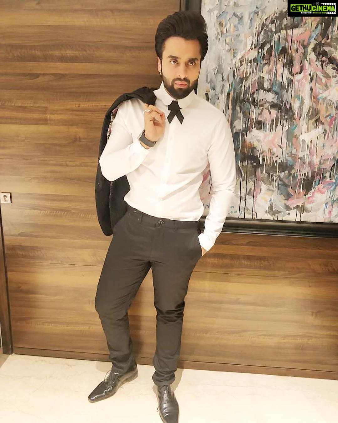 Jackky Bhagnani Instagram - 😎🕴🏻 #whiteandblack #fashionkilla