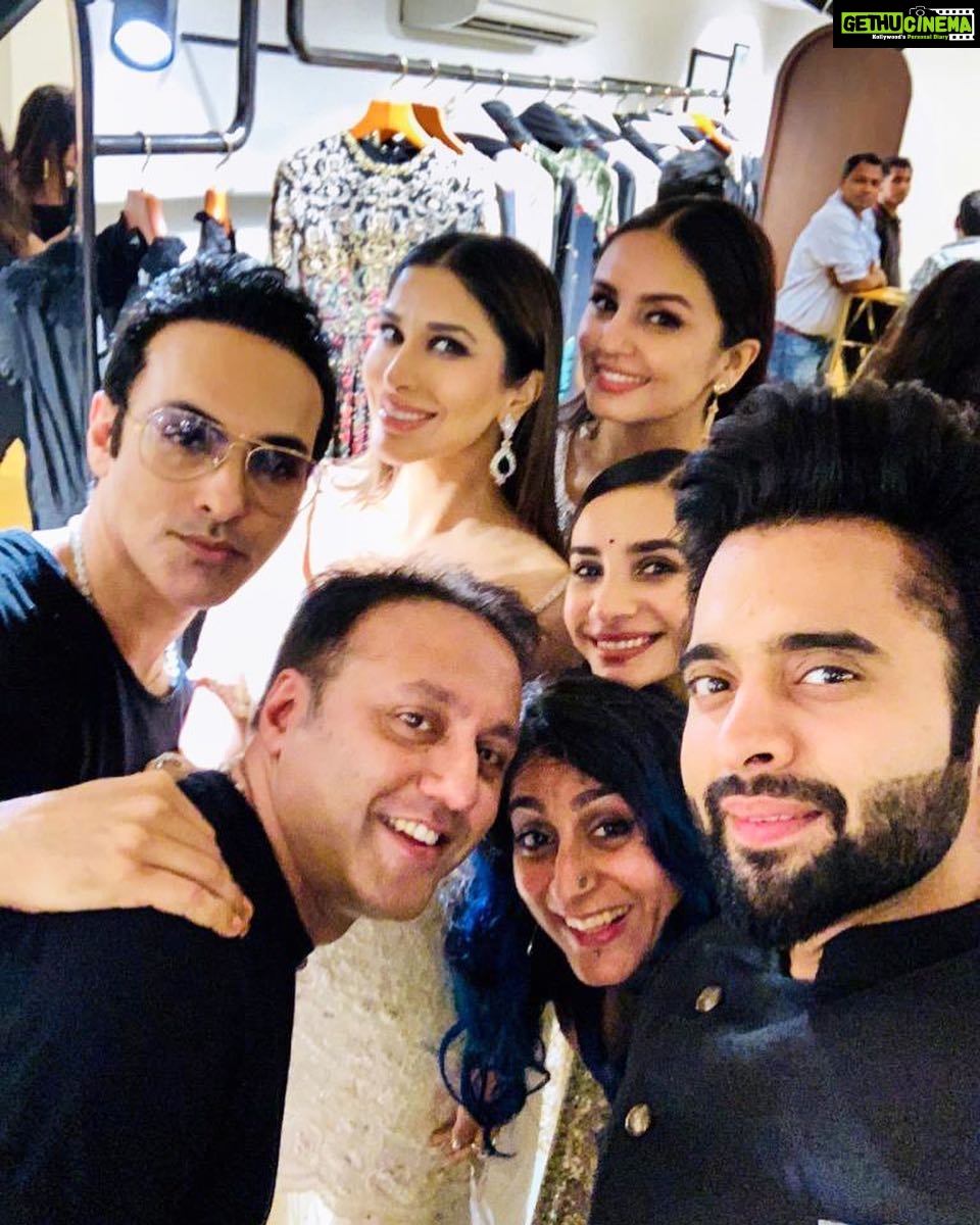 Jackky Bhagnani Instagram - Soo happy for my friend and one of the most talented designer @varun_bahl .!! All the very best for your new store, keeep rocking like you always do.!! #varunbahlcouture