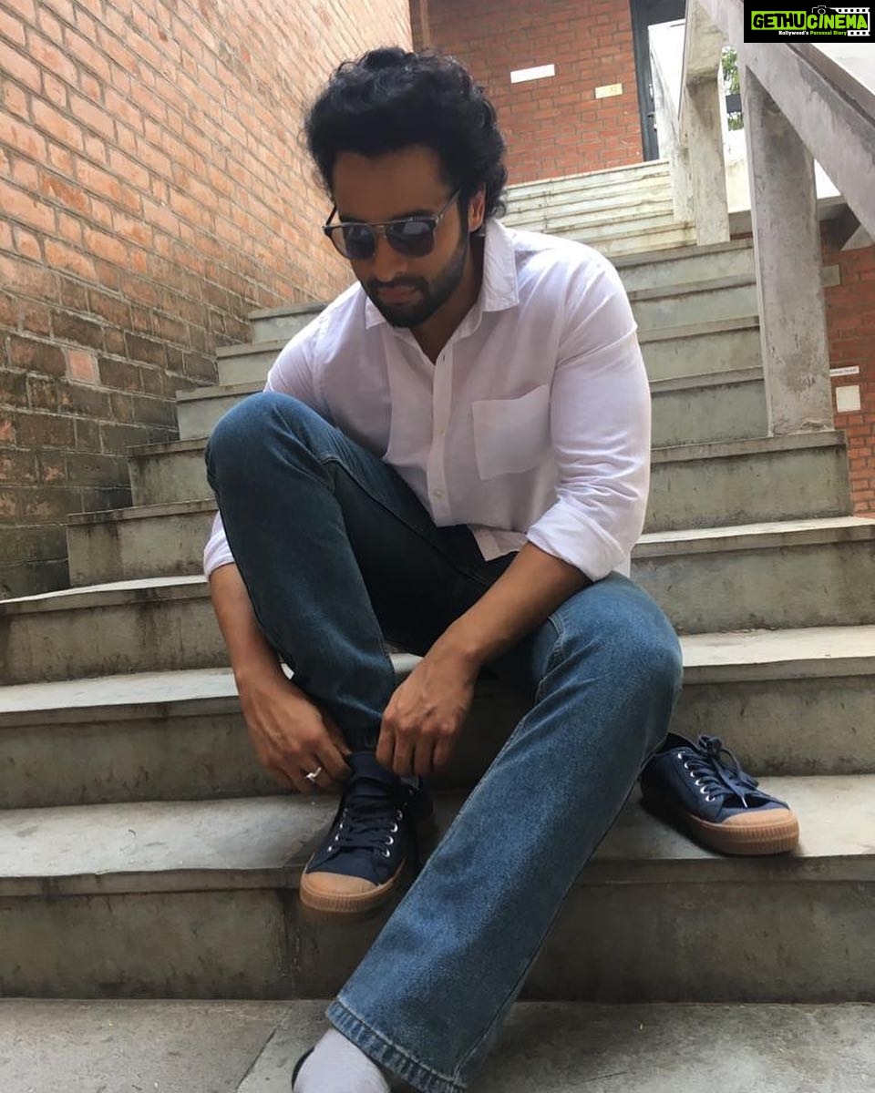 Jackky Bhagnani Instagram - Who is up for a quick Insta Q&A with me ? Bring on your questions!!! #Weekend