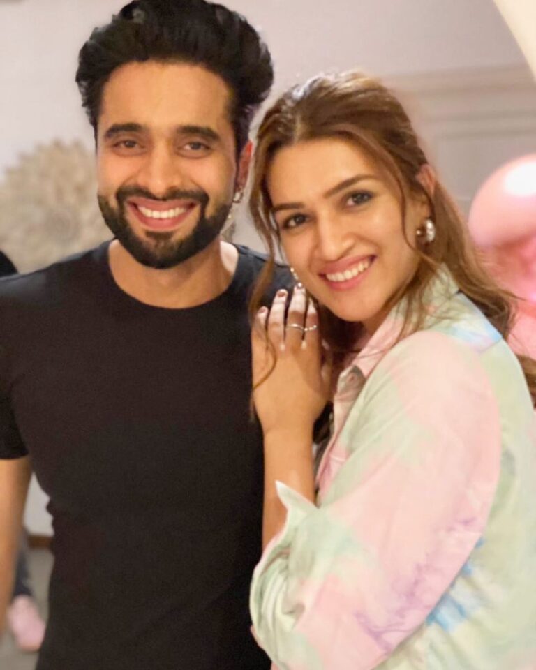 Jackky Bhagnani Instagram - Happy Happy birthday my friend ❤️ You have a heart of gold and one of sweetest and nicest person I have ever met!!! Someone I know I can always reach out to and You should know that I will always be there for you. You are a star and I am so so proud of you my friend for all the incredible work you doing. Big big hug 🤗 lots of love @kritisanon ❤️