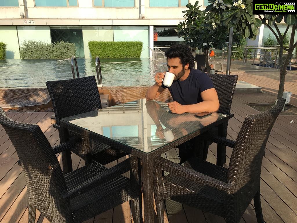 Jackky Bhagnani Instagram - Everyday I feel is a blessing from God and I consider it a new beginning. #YOLO