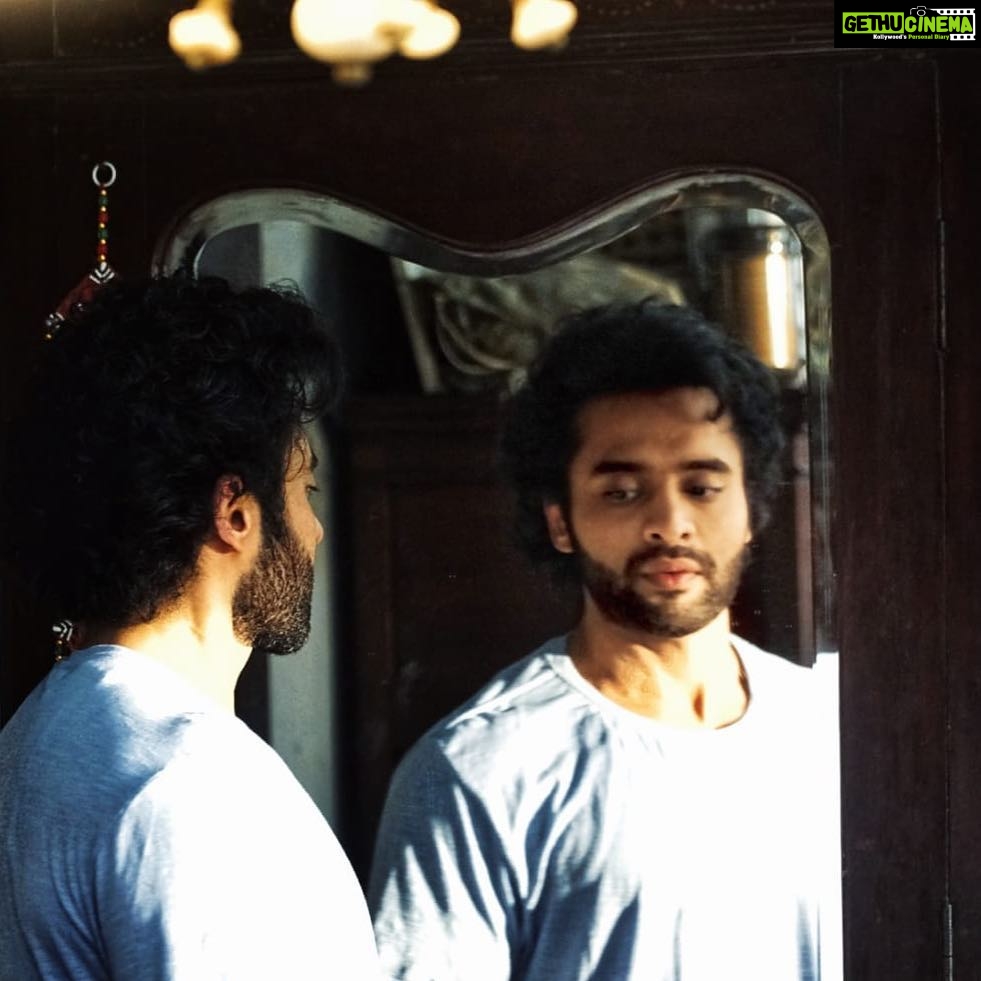Jackky Bhagnani Instagram - The evening's the best part of the day. You've done your day's work. Now you can put your feet up and enjoy it. #MondayBlues