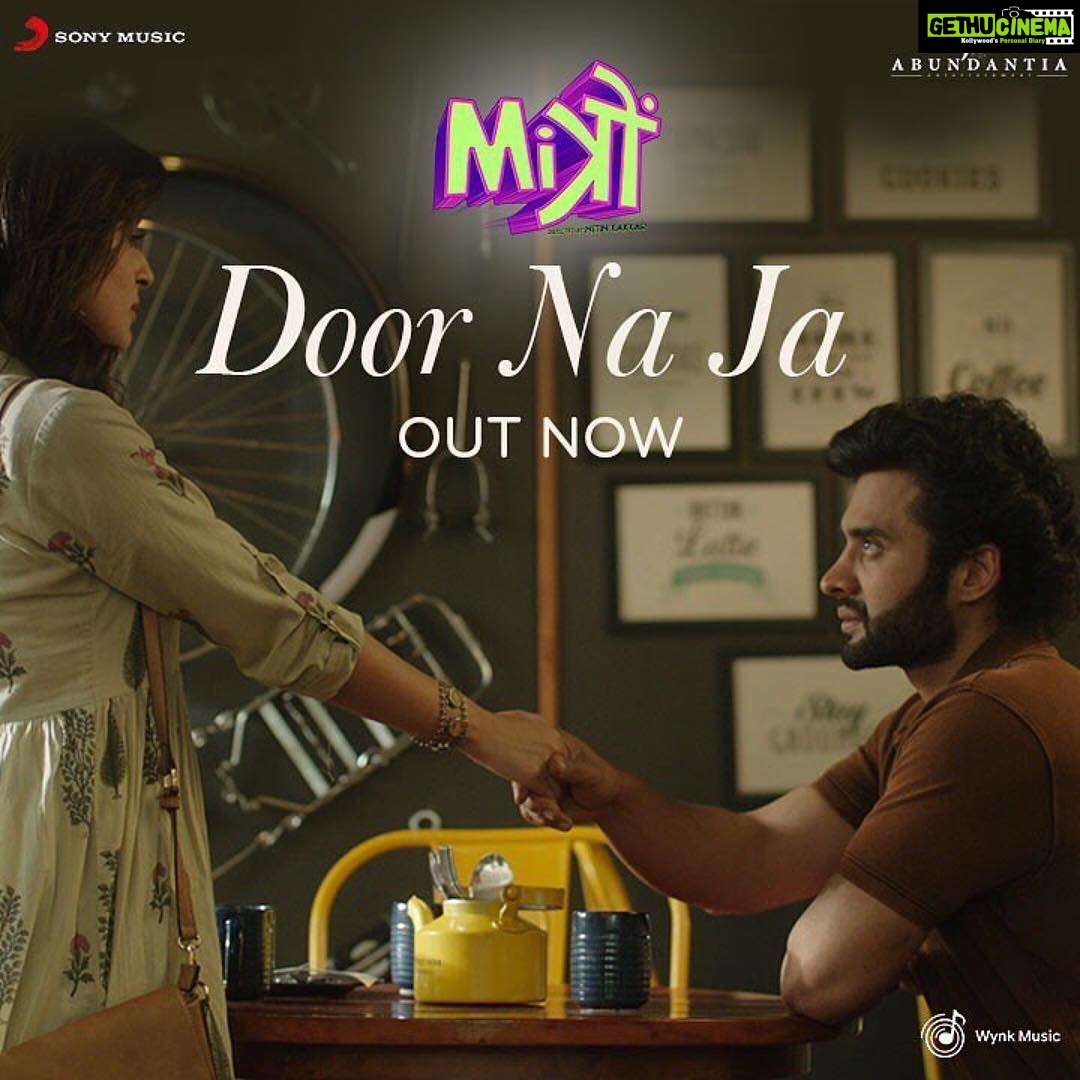 Jackky Bhagnani Instagram - Let love complete you! Presenting the melodious #DoorNaJa, sung by none other than #SonuNigam Watch it now: (Link in Bio) @kkamra @abundantiaent @nitinrkakkar @ivikramix #SharibToshi