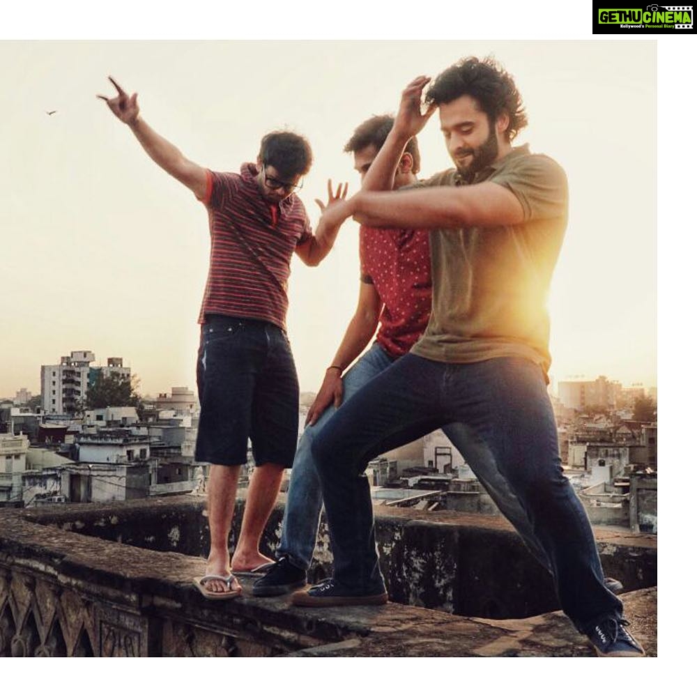 Jackky Bhagnani Instagram - #Mitron in Cinemas today . @abundantiaent @kkamra @nitinrkakkar @_shivamparekh @pratikgandhiofficial @ivikramix