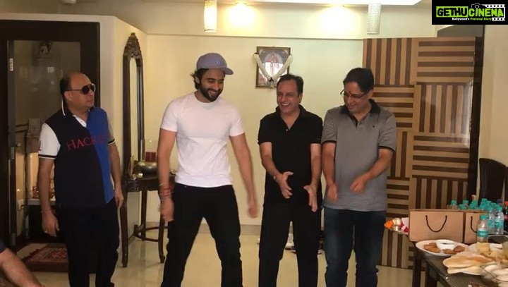 Jackky Bhagnani Instagram - #Kamariya moves with my Chacha’s. #Mitron releasing on 14th September. @kkamra @nitinrkakkar @abundantiaent @ivikramix