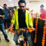 Jackky Bhagnani Instagram – Aa Rahan hoon mein 14th September ko #Mitron  @abundantiaent @kkamra @nitinrkakkar @ivikramix @_shivamparekh @pratikgandhiofficial