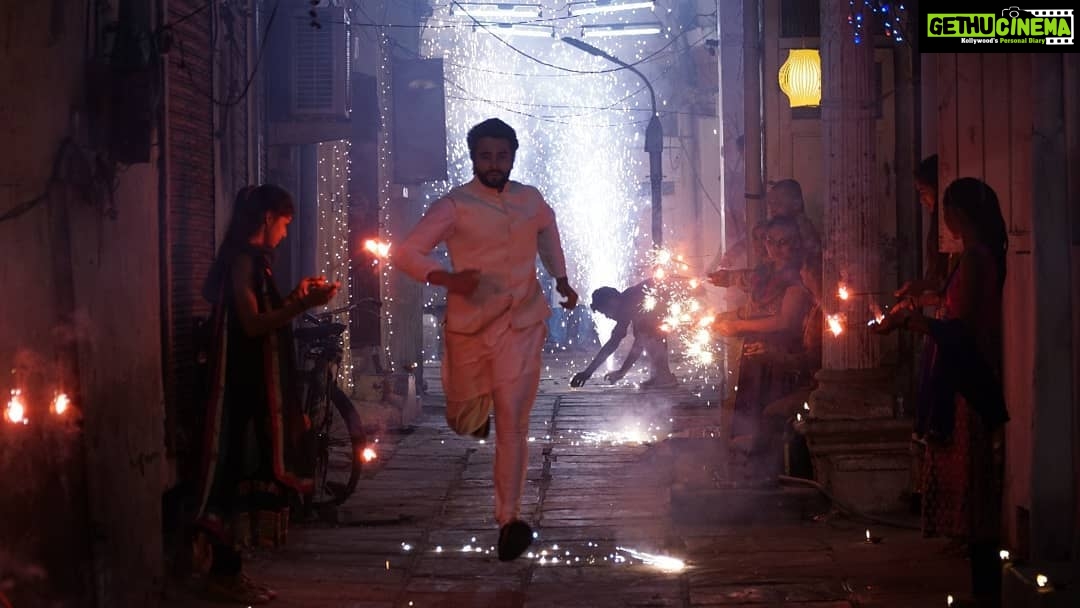 Jackky Bhagnani Instagram - #Mitron is not just a movie, it’s a celebration! #WaitForIt #14thSeptember #10DaystoGo @abundantiaent @kkamra @nitinrkakkar @ivikramix @sonymusicindia @pratikgandhiofficial @_shivamparekh