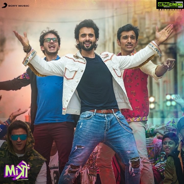 Jackky Bhagnani Instagram - Surat se seedha, Amdavad aaya, Amdavad se seedha aapke paas aaya #Kamariya! Out tomorrow 💥 @darshanravaldz @djchetas @dj.lijo @beingmudassarkhan @abundantiaent @kkamra @pratikgandhiofficial @_shivamparekh @neerajsood2006 @sonymusicindia @ivikramix @nitinrkakkar