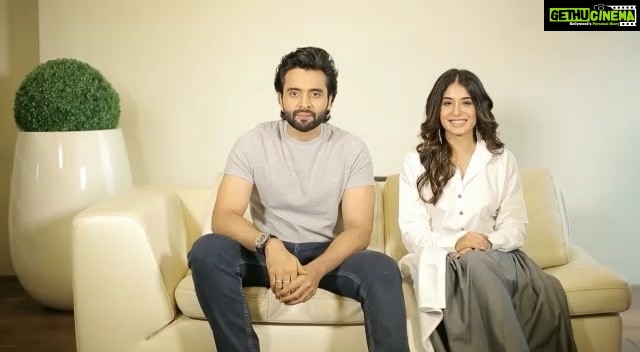 Jackky Bhagnani Instagram - #ChalteChalte... one of our most soulful tracks and the third song from our album will be out in less than 48 hours! #WaitForIt @kkamra @nitinrkakkar @ivikramix @abundantiaent @pratikgandhiofficial @_shivamparekh @atifaslam @tanishkbagchi @saregama_official