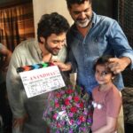 Jackky Bhagnani Instagram – Thank you @nitinrkakkar sir for your best wishes & Myrah for being the cutest person on set and giving us the mahurat clap today! #Day1 
#Schedule1 #Anandwaa #ShootLife